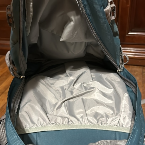 Osprey Sirrus 24 Hiking Backpack/Day Pack, Teal/Gray, Rain Cover, Sz Small main image 4